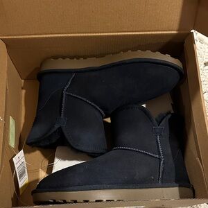 Short sheepskin booties
